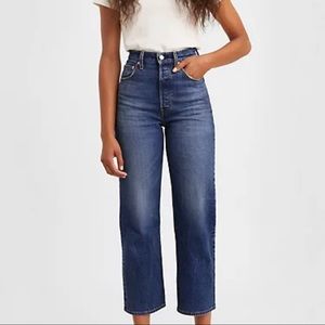 Levi’s Ribcage Straight Ankle Jeans